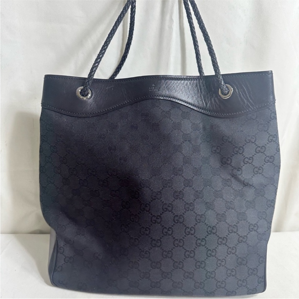 Black Gucci Bucket bag!